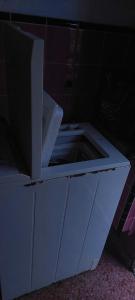 a white microwave oven sitting on top of a counter at Chalet de Montaña a 8 cuadras del centro de Carlos Paz con pileta de 9 x 4 in Villa Carlos Paz