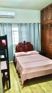Cama ou camas em um quarto em Pousada 4 cantos mais 37 fotos
