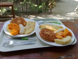 山林小屋或附近的食物
