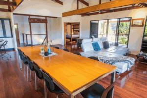 Seabreeze - 5 BR w Pool Table - Beachfront休息區