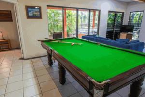 Seabreeze - 5 BR w Pool Table - Beachfront撞球桌