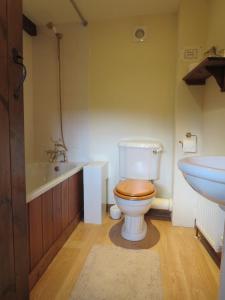 Gallery image of Combe Lancey Farmhouse B&B in Crediton