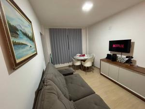 Televizors / izklaižu centrs naktsmītnē Apartamento confortavel proximo da Pampulha, Cidade ADM e do GALO e Aeroporto de PLU e CNF
