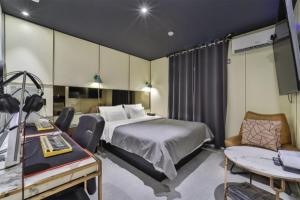Postel nebo postele na pokoji v ubytování Cheongju Abella Hotel