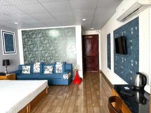 TV a/nebo společenská místnost v ubytování Holiday Suites Hotel & Spa + 37 fotografií