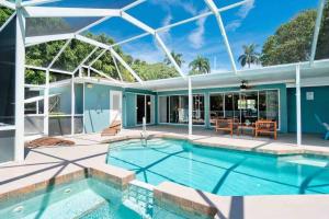 Πισίνα στο ή κοντά στο Heated Pool Hot Tub and Spa Remodeled