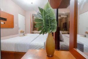 Postel nebo postele na pokoji v ubytování Modern 2BR Apartment for 4 Pax at Springlake Summarecon By Travelio