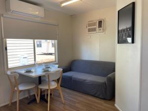 Cobar Caravan Park的休息区