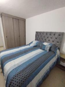 Ένα ή περισσότερα κρεβάτια σε δωμάτιο στο Agradable y cómodo Apartamento Eje Cafetero