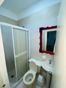 a bathroom with a shower and a toilet and a sink at Habitaciones independientes con baño privado #6 in Cartagena de Indias
