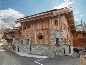 a large building with wooden doors on it at Chalet à Méribel, jacuzzi, sauna, 5 chambres, 14 pers. - FR-1-566-73 in Les Allues