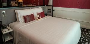 Postel nebo postele na pokoji v ubytování Resorts World Genting - Crockfords