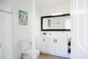 Ein Badezimmer in der Unterkunft Lazy Days by Stay Noosa
