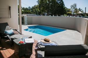 Der Swimmingpool an oder in der Nähe von Lazy Days by Stay Noosa