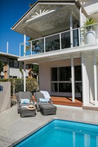 Der Swimmingpool an oder in der Nähe von Lazy Days by Stay Noosa