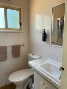 Cobar Caravan Park的一间浴室
