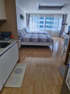 Posezení v ubytování Hongdae Residence-4 - 1min from Hongik Univ Station #1
