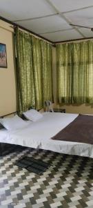 Postel nebo postele na pokoji v ubytování Aguiar guest House
