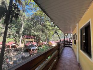 Zahrada ubytování Portabaga Falls Park & Resort + 54 fotografií