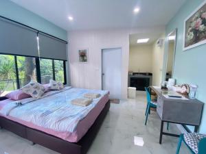 Postel nebo postele na pokoji v ubytování แอนฟาร์มรีสอร์ทแอนด์คาเฟ่