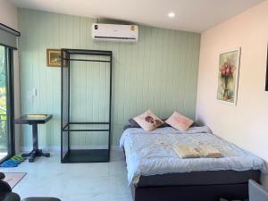 Postel nebo postele na pokoji v ubytování แอนฟาร์มรีสอร์ทแอนด์คาเฟ่