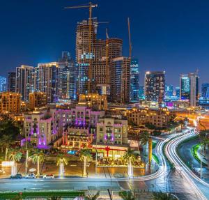 Nespecifikovaný výhled na destinaci Dubaj nebo výhled na město při pohledu z apartmánu
