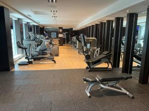 Fitness centrum a/nebo fitness zařízení v ubytování Walk to Burj Khalifa from this 2BR with Skyline Balcony View