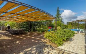 Vonkajšia záhrada v ubytovaní 4 Bedroom Lovely Home In Sveti Anton