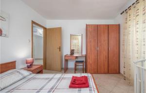 Posteľ alebo postele v izbe v ubytovaní 4 Bedroom Lovely Home In Sveti Anton