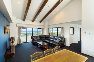Posezení v ubytování Hotel Condominium DOKADOKA ホテルコンドミニアム土花土花