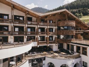 Nespecifikovaný výhled na hory nebo výhled na hory při pohledu z hotelu