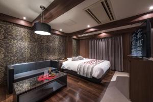 Postel nebo postele na pokoji v ubytování ホテルイエロー宇都宮 - 大人専用 -