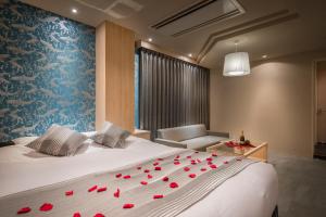 Postel nebo postele na pokoji v ubytování ホテルイエロー宇都宮 - 大人専用 -