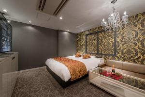 Postel nebo postele na pokoji v ubytování ホテルイエロー宇都宮 - 大人専用 -