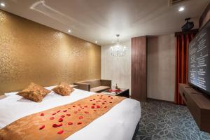 Postel nebo postele na pokoji v ubytování ホテルイエロー宇都宮 - 大人専用 -