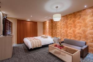 Postel nebo postele na pokoji v ubytování ホテルイエロー宇都宮 - 大人専用 -