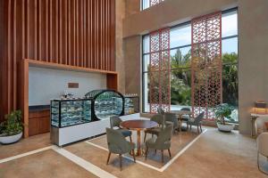 Posezení v ubytování Doubletree By Hilton Varanasi