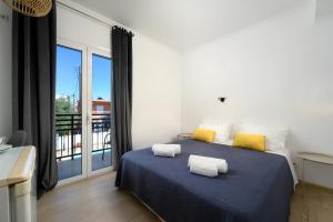Postel nebo postele na pokoji v ubytování Aquarius Beach Hotel