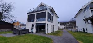 Budova, kde se prázdninový dům nachází