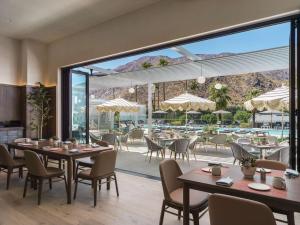 Bazén v ubytování Thompson Palm Springs, By Hyatt nebo v jeho okolí