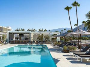Bazén v ubytování Thompson Palm Springs, By Hyatt nebo v jeho okolí
