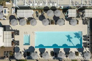 Bazén v ubytování Thompson Palm Springs, By Hyatt nebo v jeho okolí