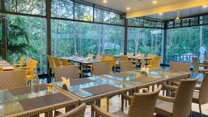 Restaurace v ubytování Mainland Resorts & Spa by Kolaahalam