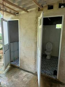 an open door to a bathroom with a toilet at Puluonghomestay2 in Làng Cào