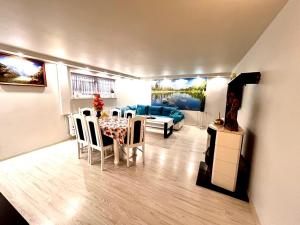 Posezení v ubytování Apartament z Jacuzzi Rotembark