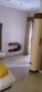Ένα ή περισσότερα κρεβάτια σε δωμάτιο στο durga home stay guset house