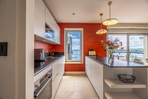 Osiris - Magnifique appt vue mer avec rooftop的厨房或小厨房