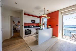 Osiris - Magnifique appt vue mer avec rooftop的厨房或小厨房