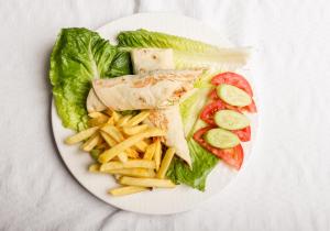 Comida en o cerca de este hotel