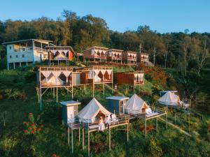 Budova, kde se the luxury tent nachází